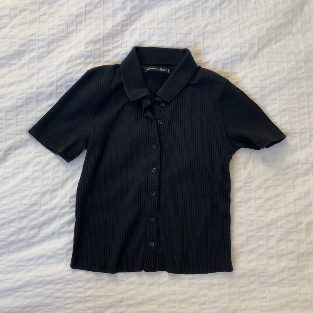 A&F Collared Button Crop Top (XS)